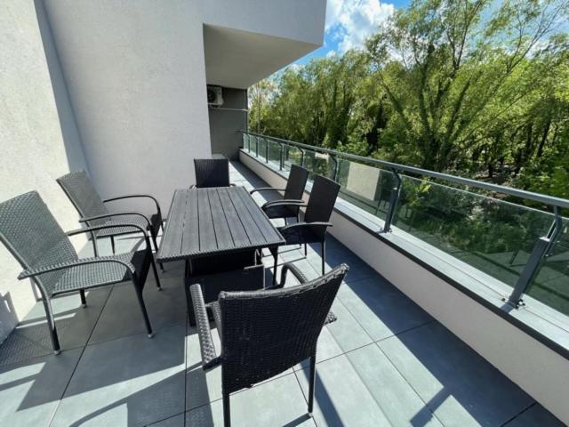 Lakeside Family & Studio Apartments Keszthely Ngoại thất bức ảnh