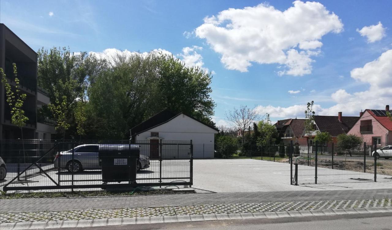 Lakeside Family & Studio Apartments Keszthely Ngoại thất bức ảnh